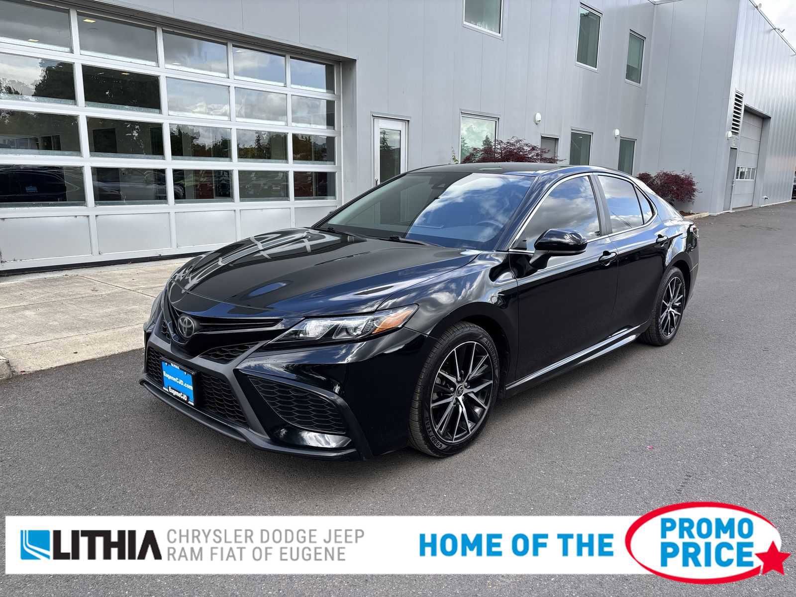 Used 2021 Toyota Camry SE w/ Carpet Mat Package (TMS)