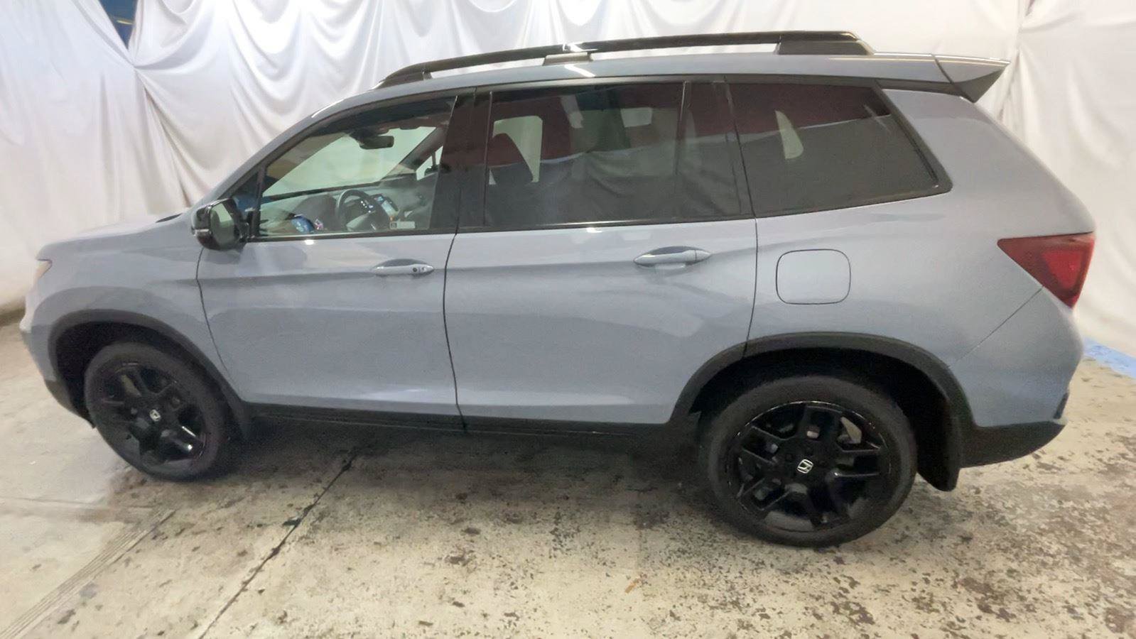 Certified 2024 Honda Passport Black Edition image 9