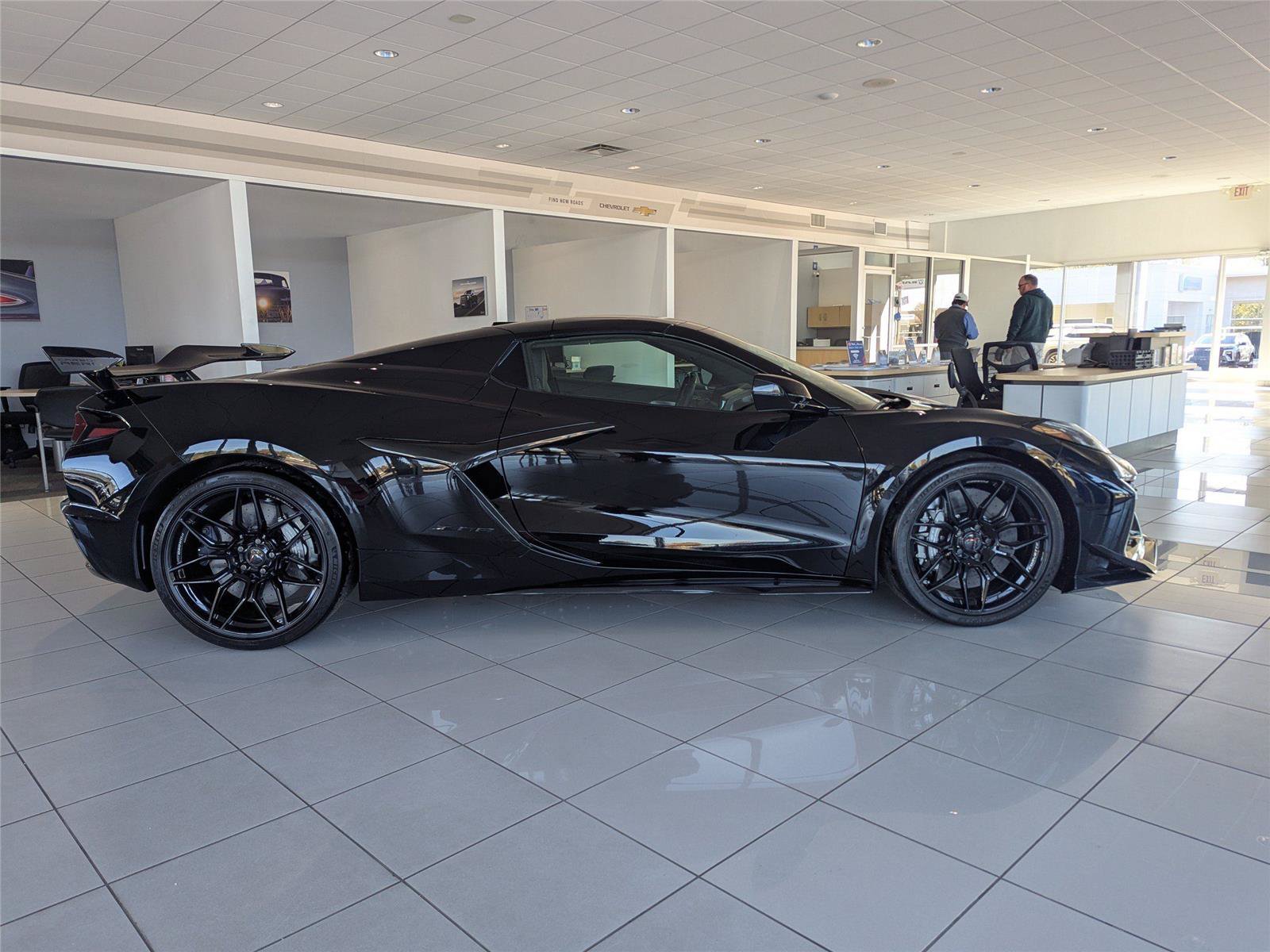 New 2026 Chevrolet Corvette Z06 w/ Z07 Performance Package RWD image 2