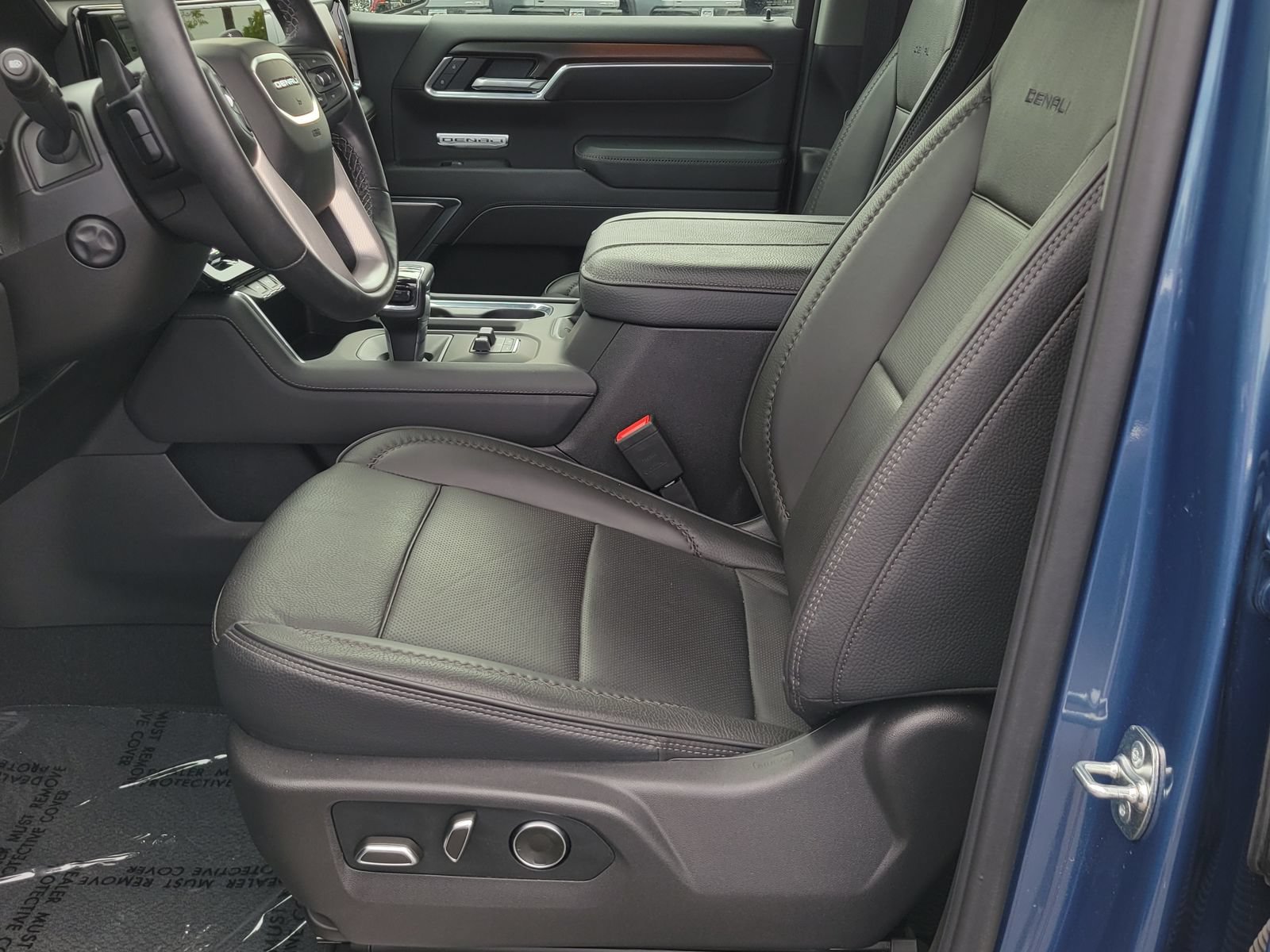 Used 2025 GMC Sierra 1500 Denali w/ Denali Reserve Package AWD/4WD image 8
