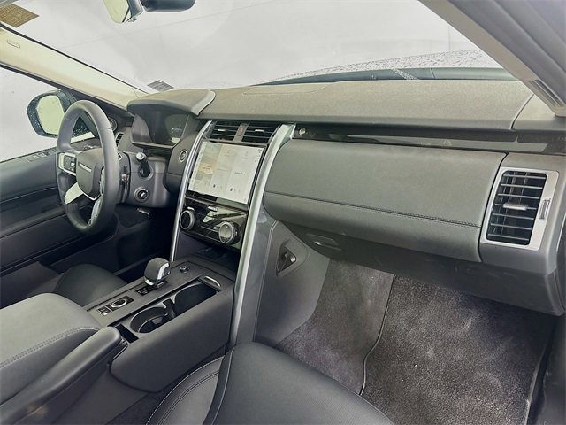 Used 2024 Land Rover Discovery S image 33