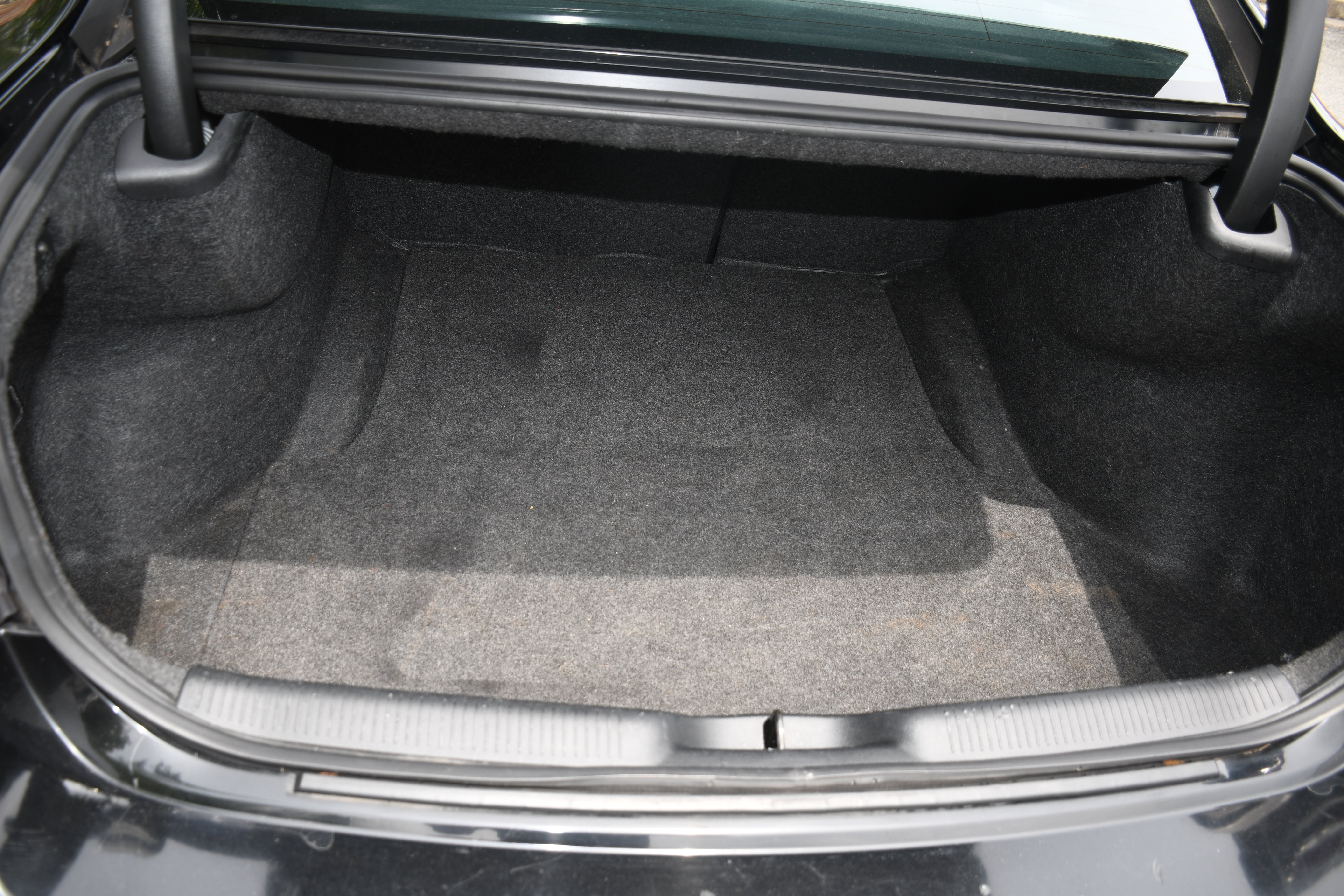 Used 2019 Dodge Charger R/T w/ Blacktop Package image 16