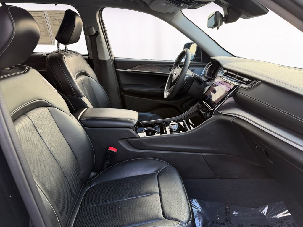 Used 2023 Jeep Grand Cherokee Limited w/ Luxury Tech Group II image 15