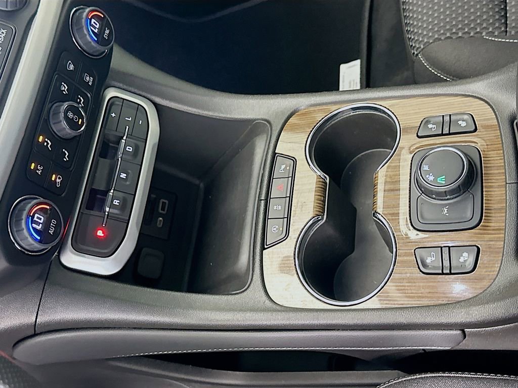 Used 2023 GMC Acadia SLE w/ Driver Convenience Package FWD image 17