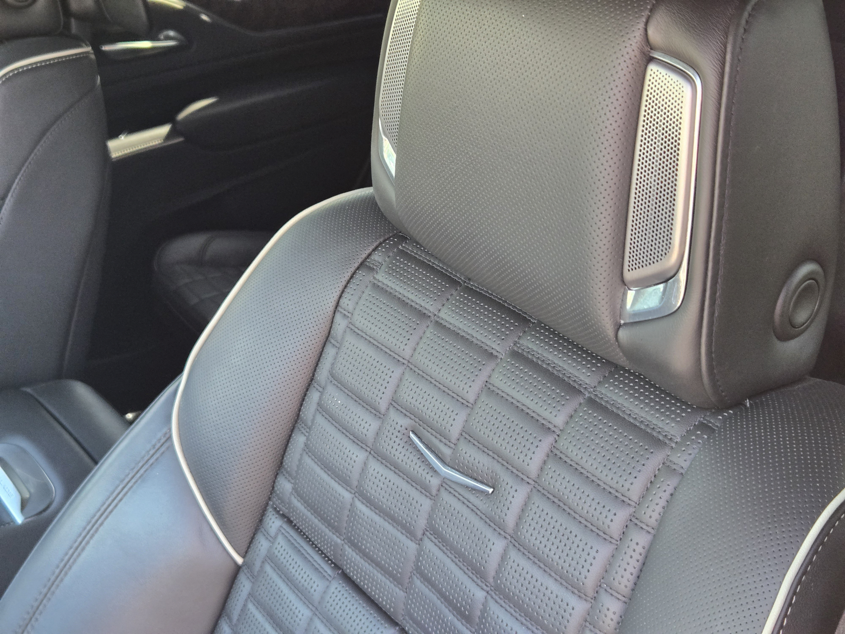 Used 2023 Cadillac Escalade Sport Platinum w/ LPO, Floor Liner Package AWD/4WD image 33