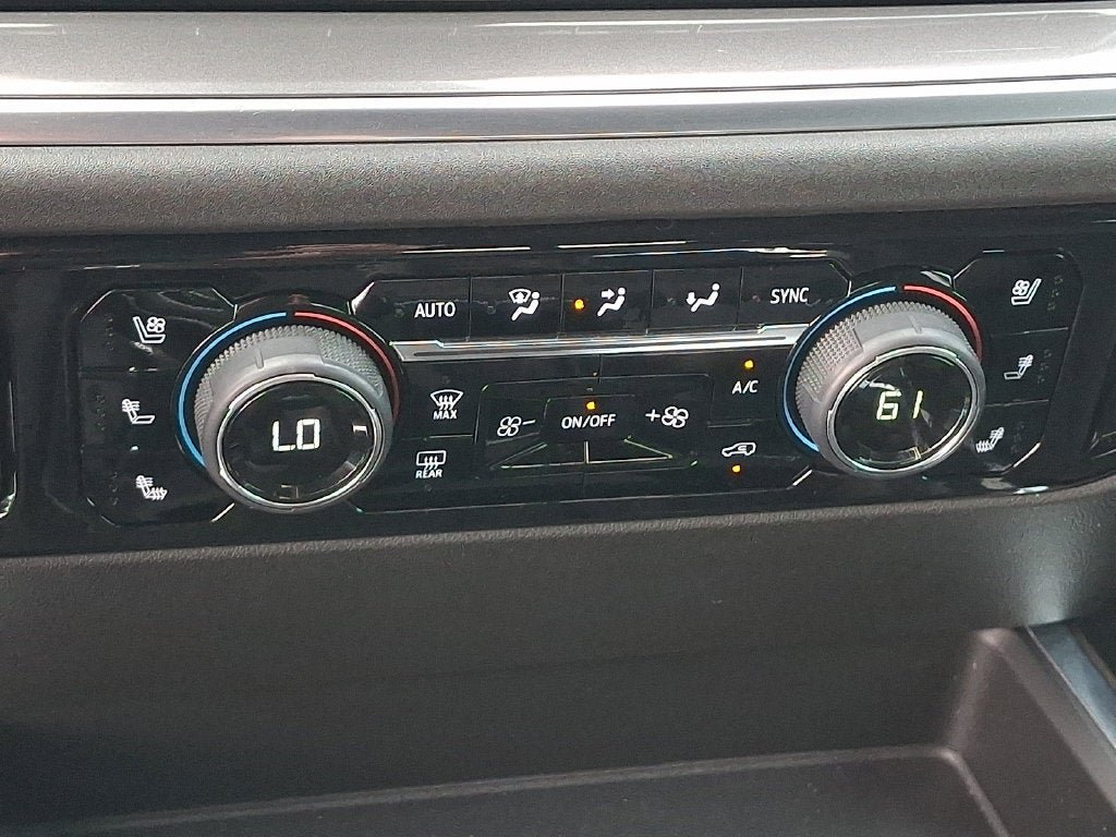 Used 2023 Chevrolet Silverado 1500 High Country w/ High Country Premium Package AWD/4WD image 15
