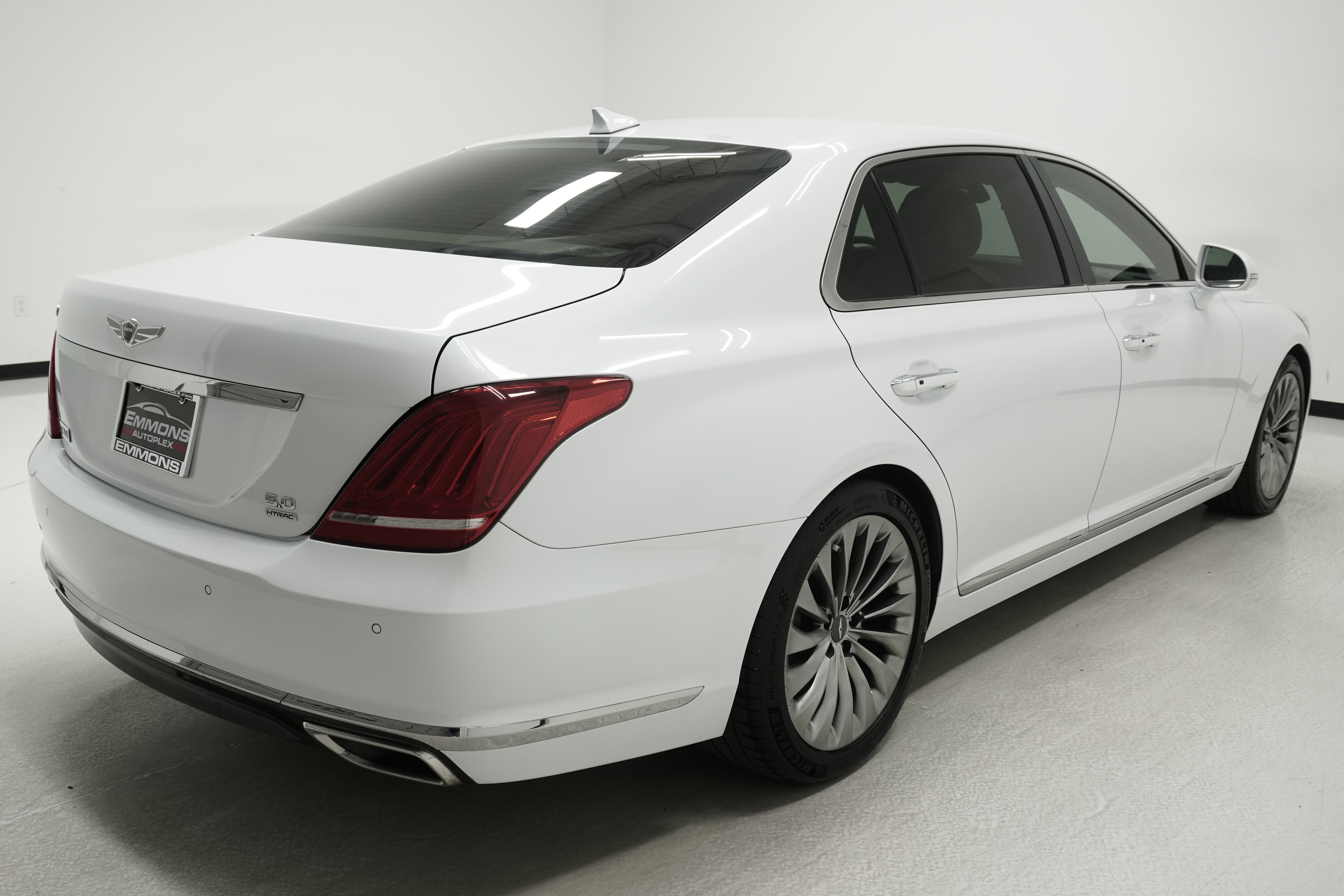 Used 2018 Genesis G90 5.0 Ultimate AWD/4WD image 4