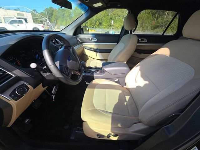 Used 2017 Ford Explorer XLT image 8