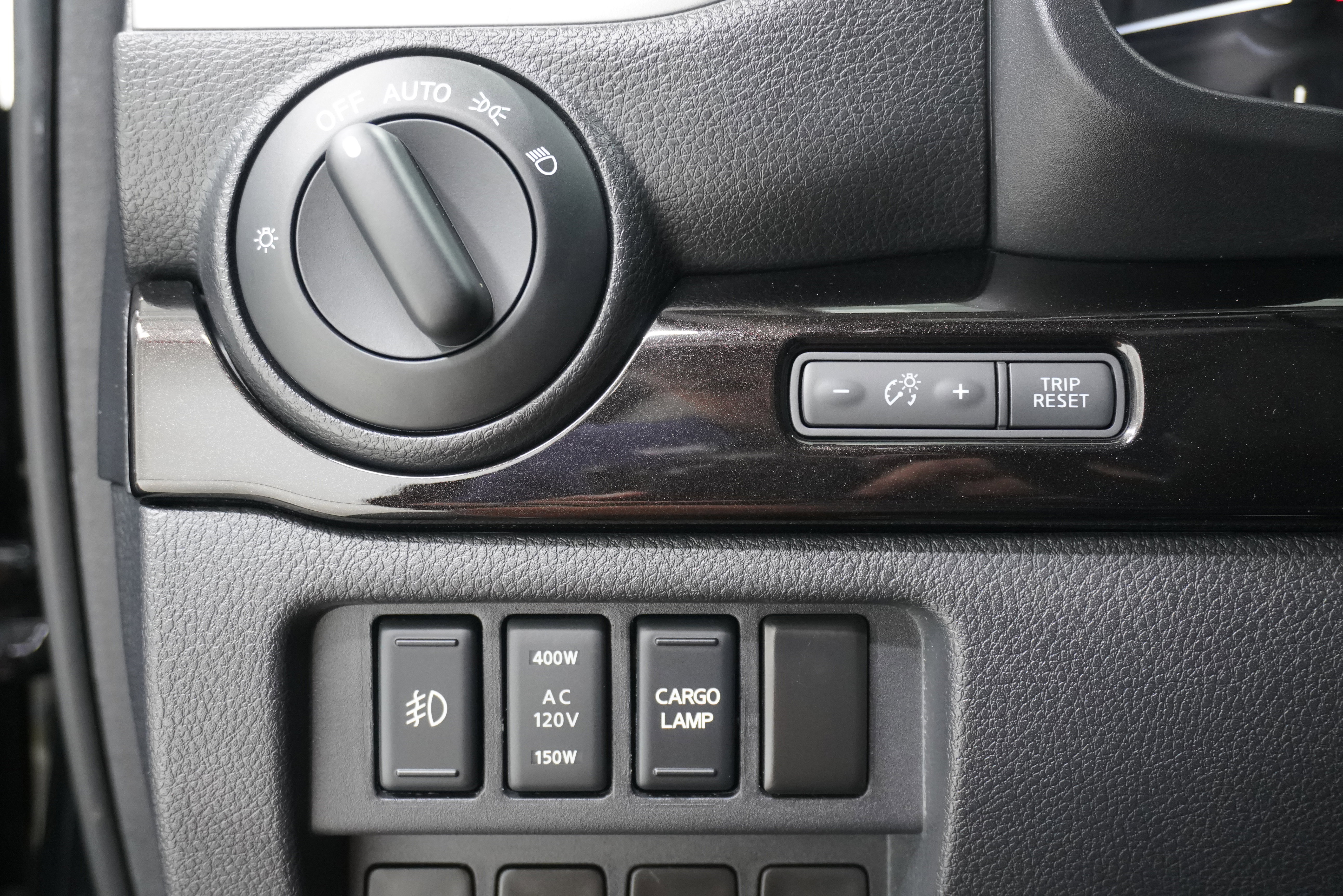 Used 2017 Nissan Titan SV RWD image 23