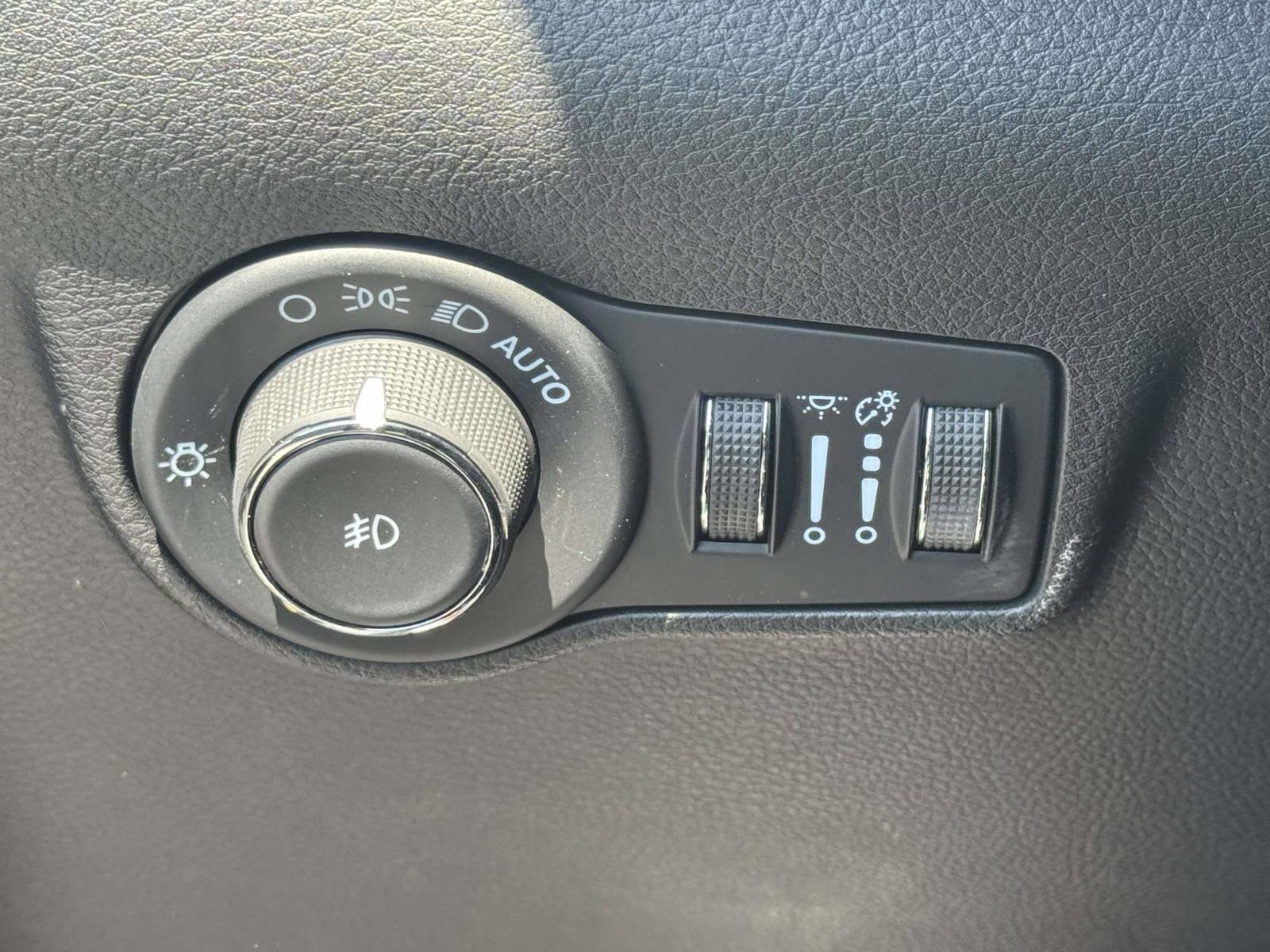 Used 2024 Jeep Compass Latitude AWD/4WD image 19