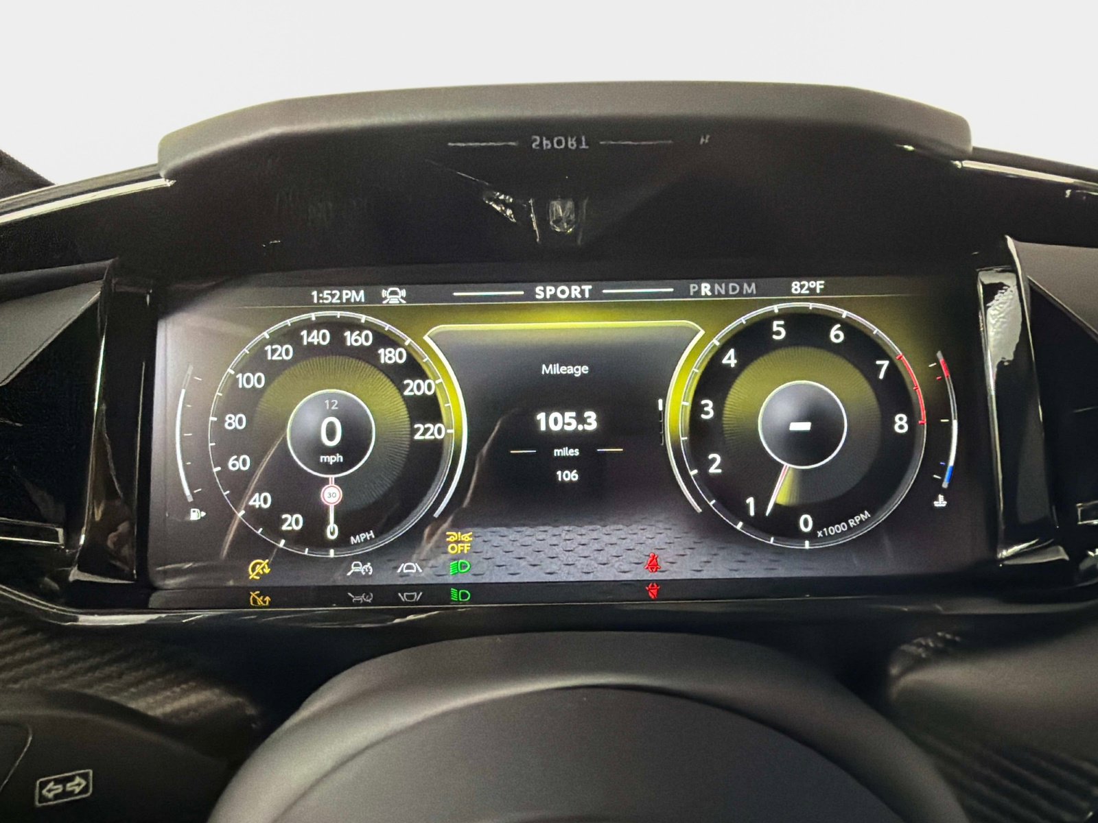 Used 2025 Aston Martin V8 Vantage Coupe RWD image 39