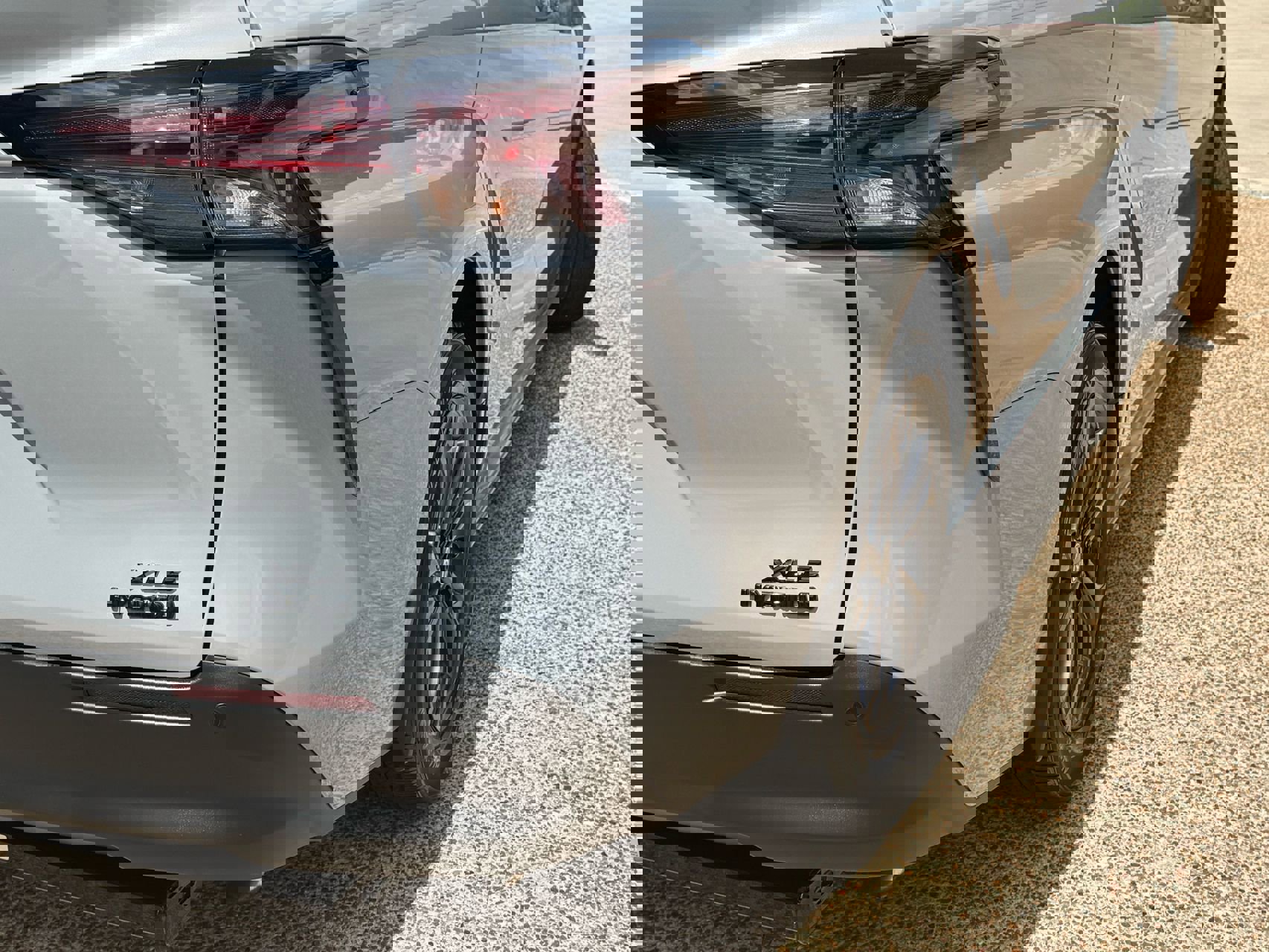 Used 2024 Toyota Sienna XLE Woodland Edition image 4