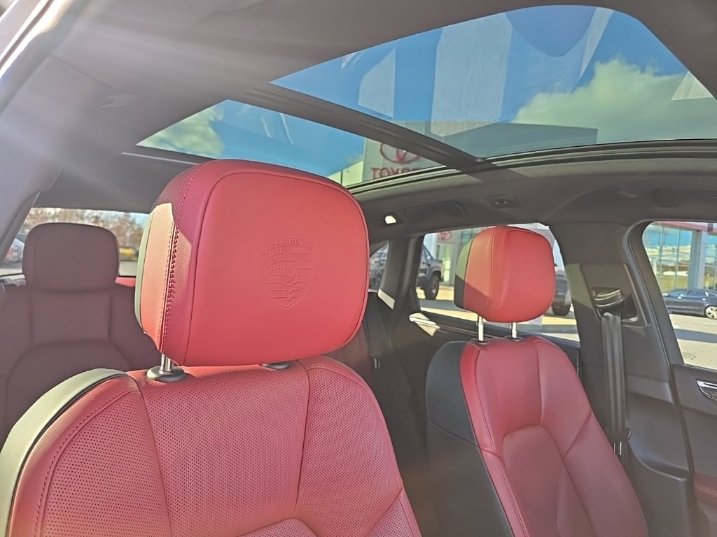 Used 2023 Porsche Macan Turbo image 10