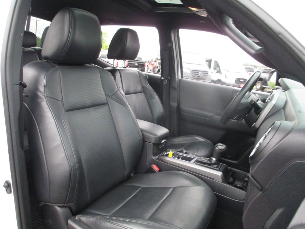 Used 2019 Toyota Tacoma TRD Off-Road AWD/4WD image 24