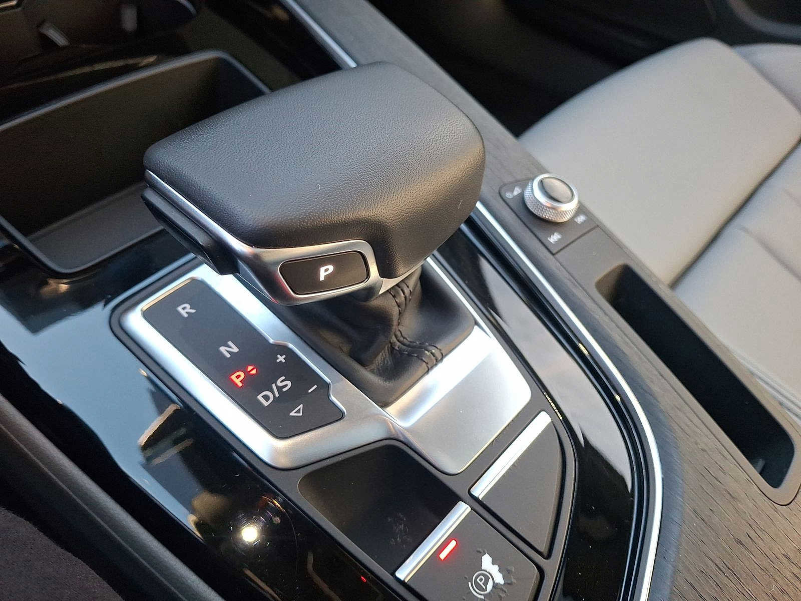 Used 2023 Audi A4 2.0T Premium w/ Convenience Package image 12