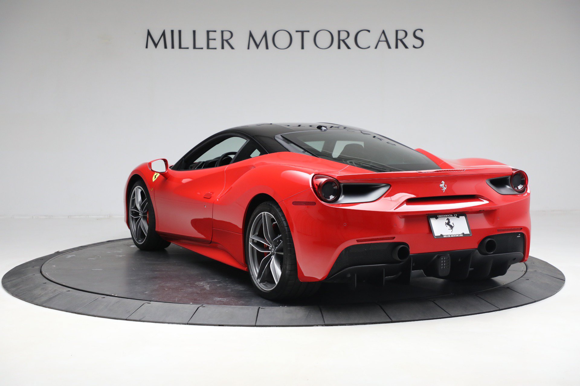 Certified 2018 Ferrari 488 GTB RWD image 5