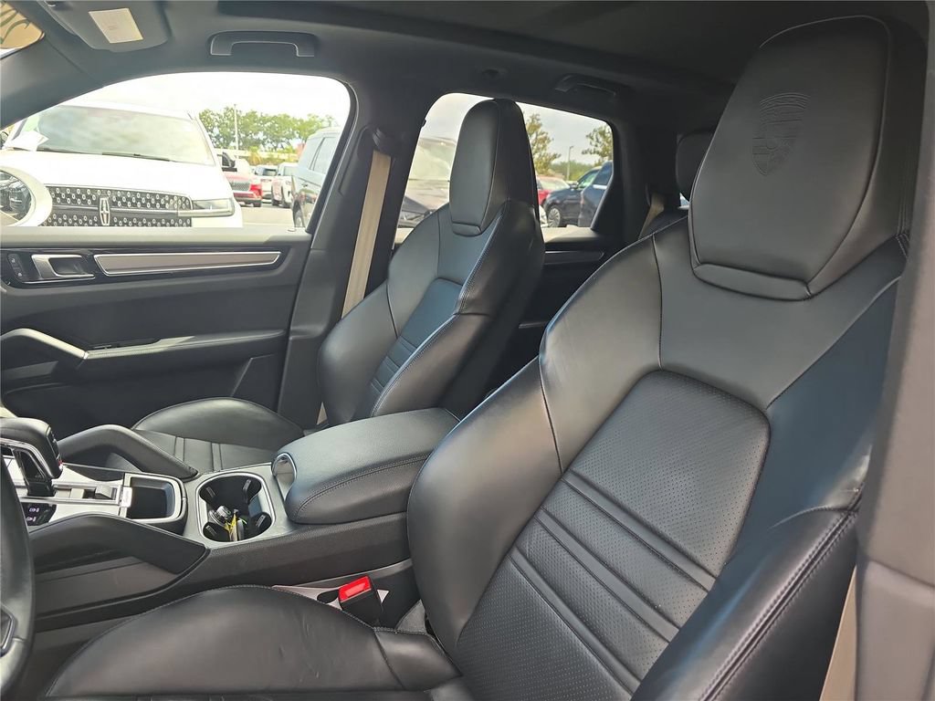 Used 2023 Porsche Cayenne Platinum Edition AWD/4WD image 16