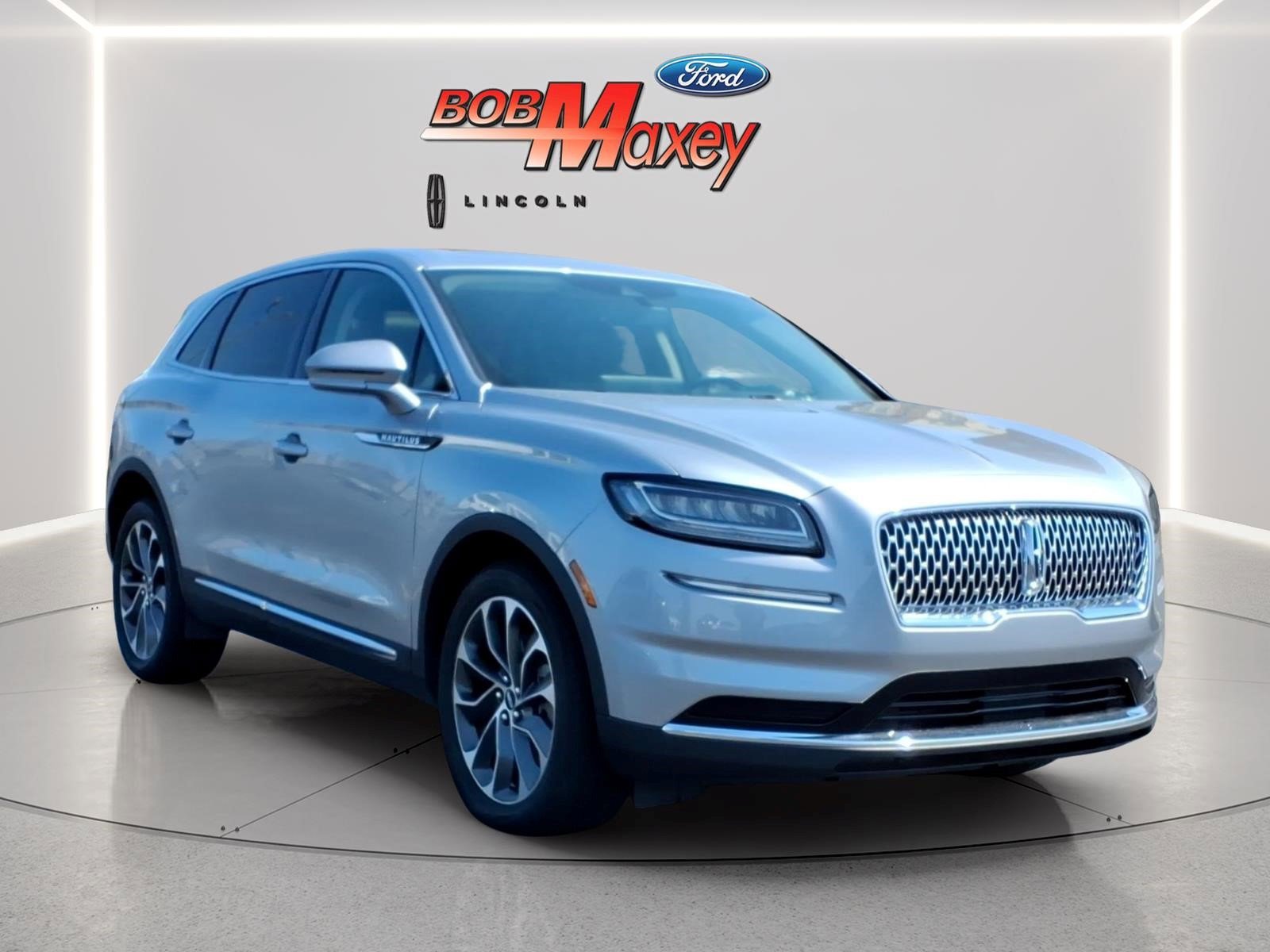Used 2023 Lincoln Nautilus Reserve w/ Cargo Utility Package AWD/4WD image 3