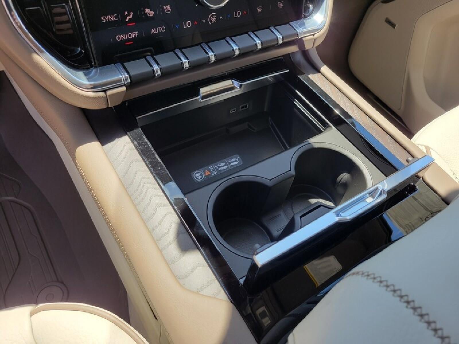 New 2026 GMC Yukon Denali w/ Denali Reserve Package RWD image 18