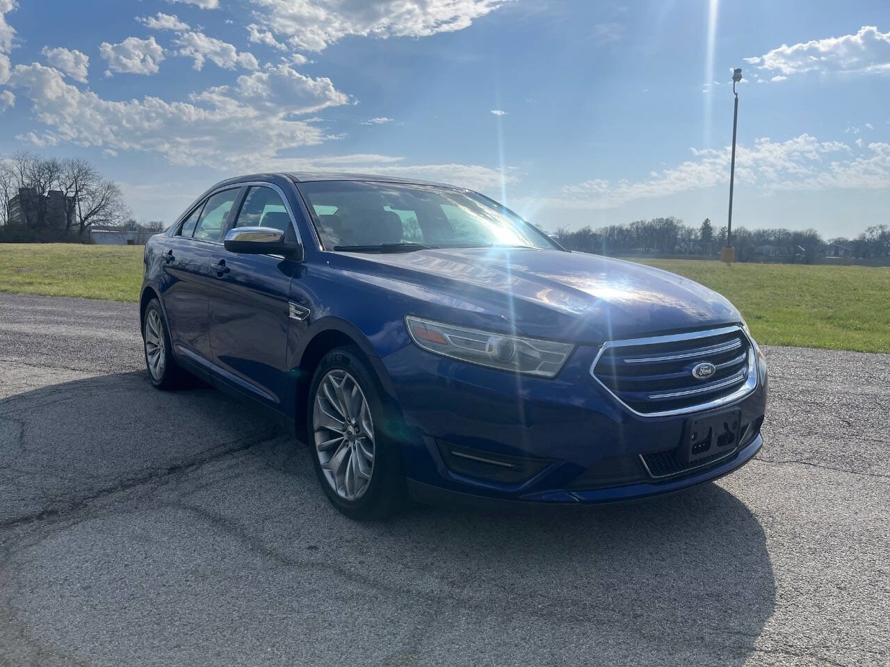 Used 2013 Ford Taurus Limited image 3