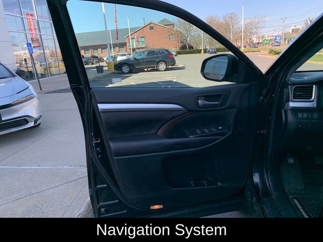 Used 2019 Toyota Highlander XLE image 12