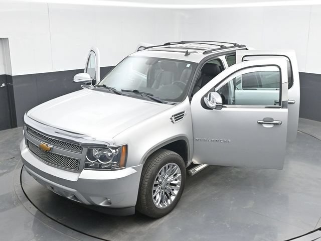 Used 2013 Chevrolet Avalanche LT AWD/4WD image 46