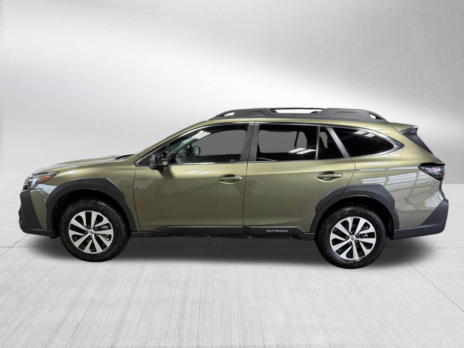 Certified 2025 Subaru Outback Premium w/ Popular Package #1A image 4