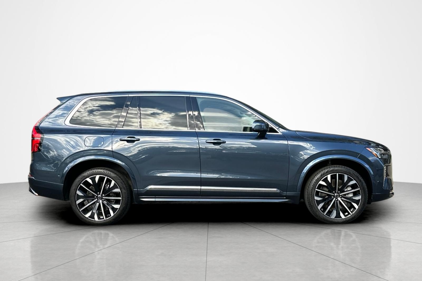 Used 2025 Volvo XC90 T8 Ultra w/ Protection Package Premier AWD/4WD image 6
