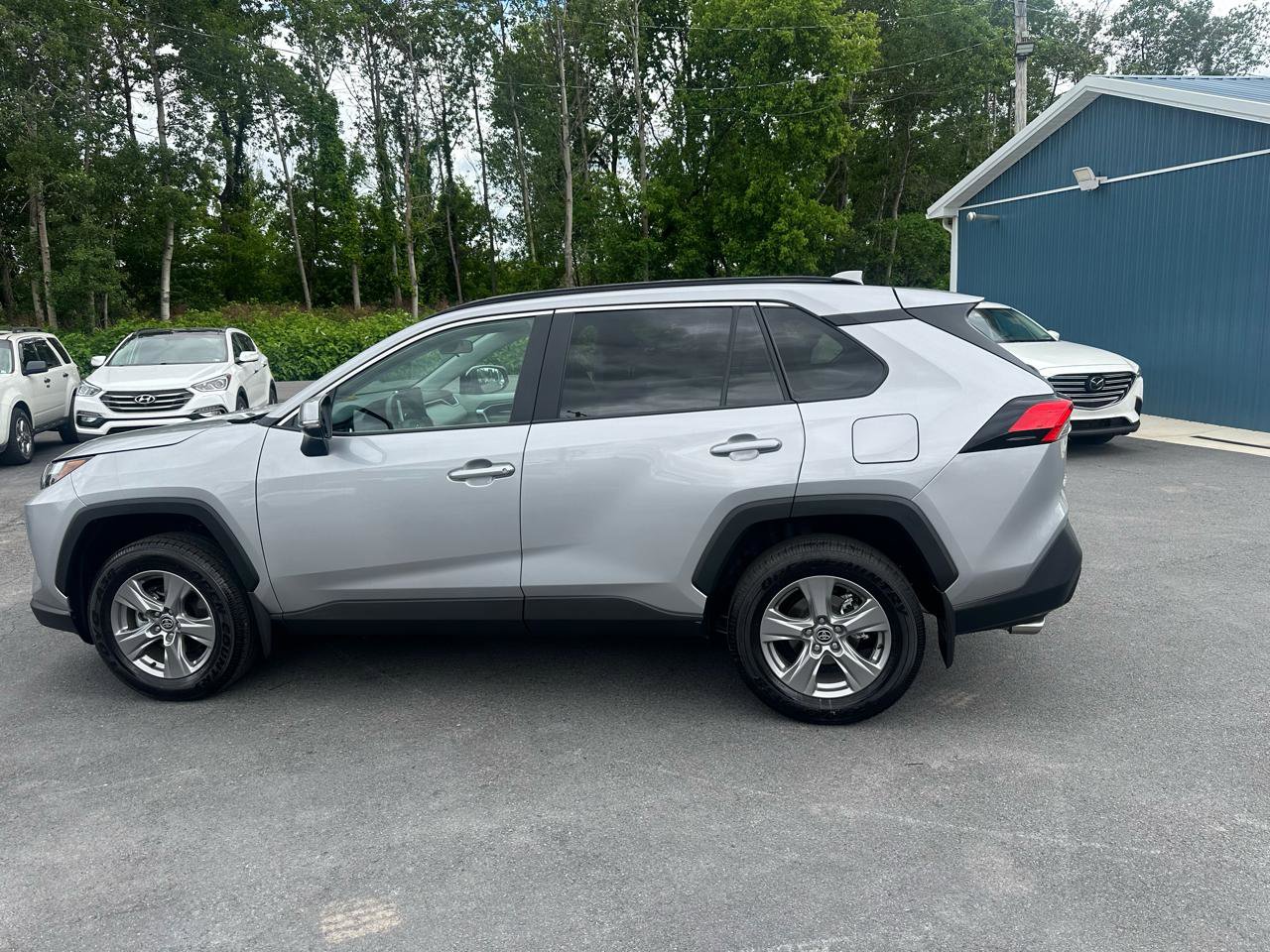 Used 2025 Toyota RAV4 XLE w/ Convenience Package AWD/4WD image 5