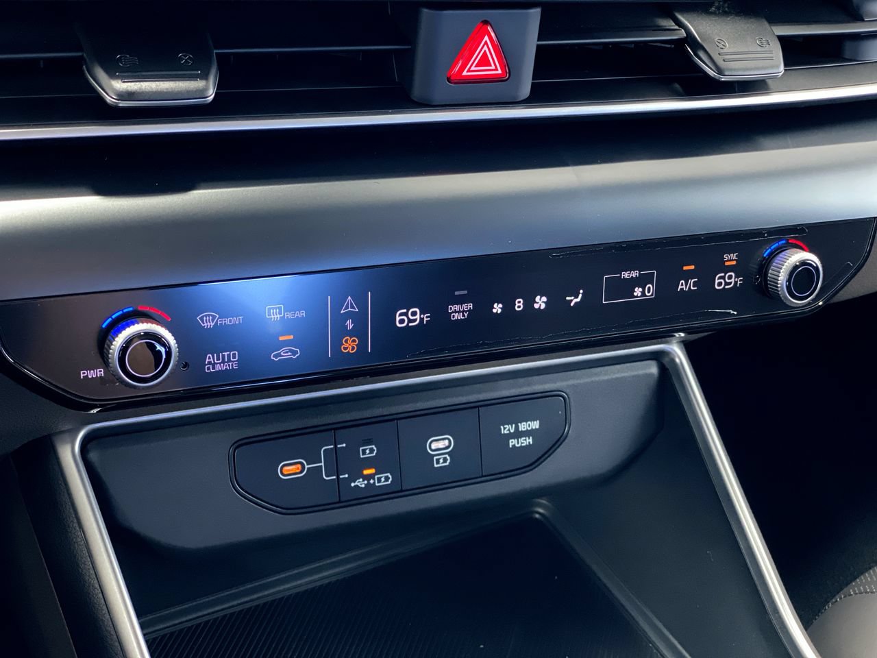 New 2027 Kia Carnival LXS FWD image 23