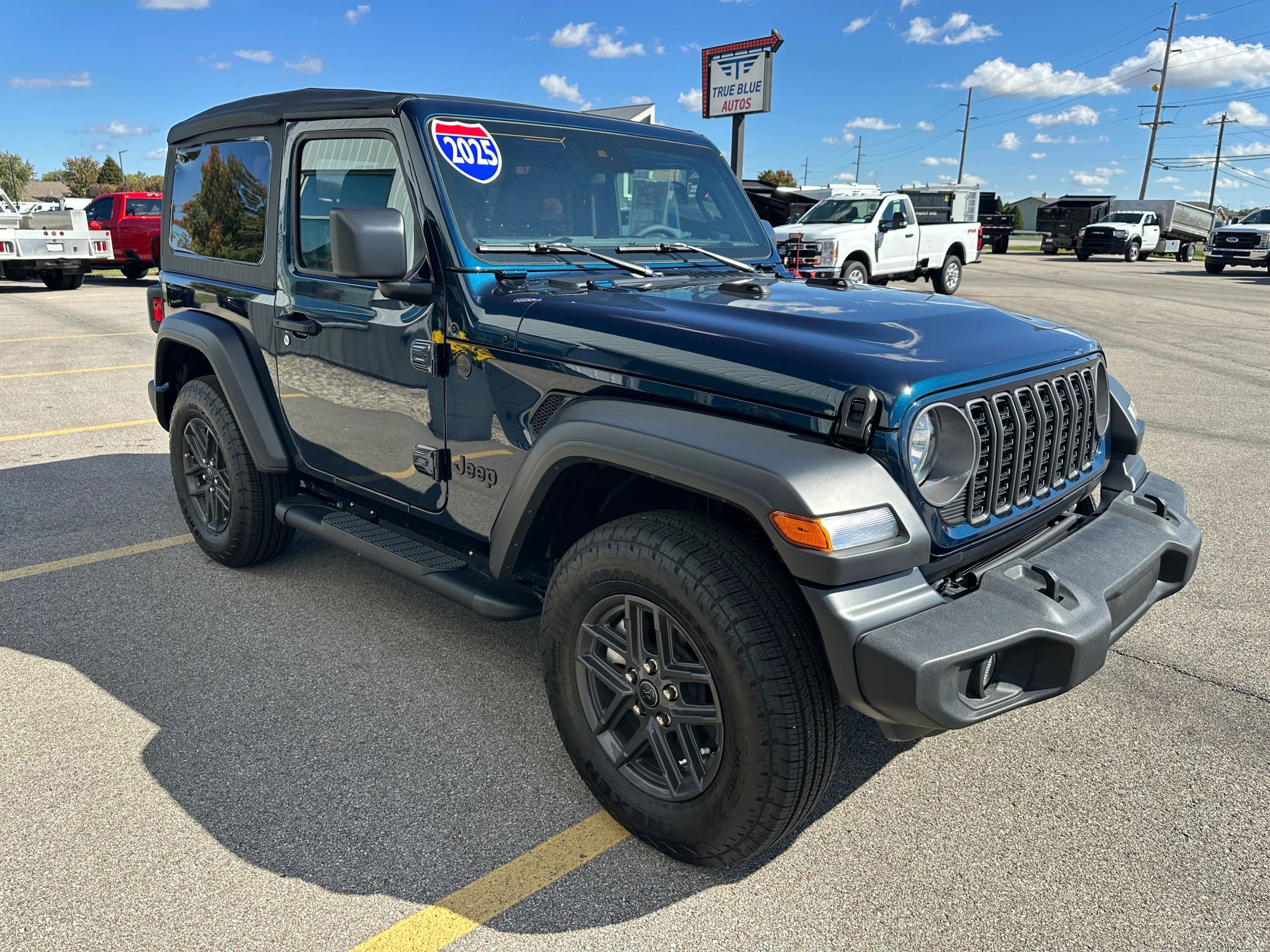 Used 2025 Jeep Wrangler Sport image 7