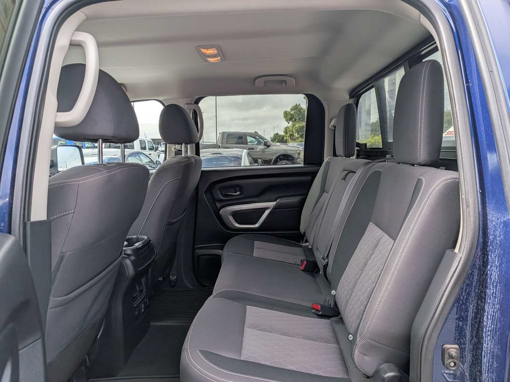 Used 2022 Nissan Titan SV w/ SV Convenience Package AWD/4WD image 12