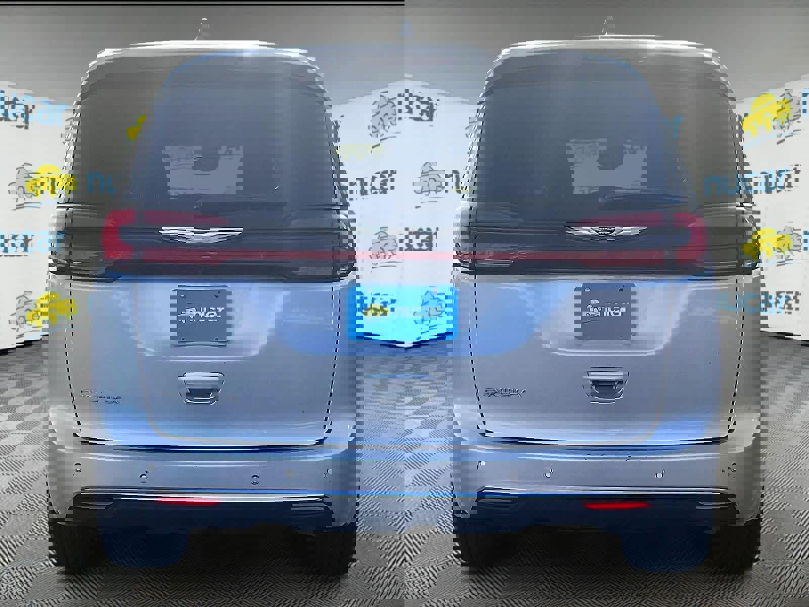 Used 2024 Chrysler Pacifica Touring-L image 5