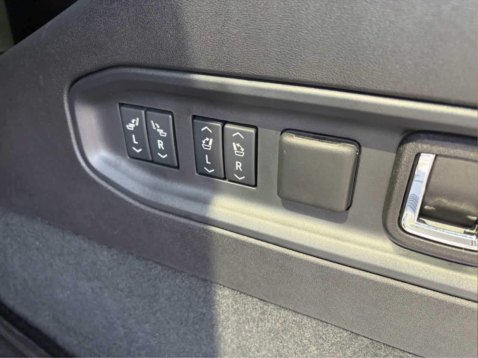 Certified 2026 Cadillac Vistiq Sport w/ LPO, Floor Liner Package AWD/4WD image 25