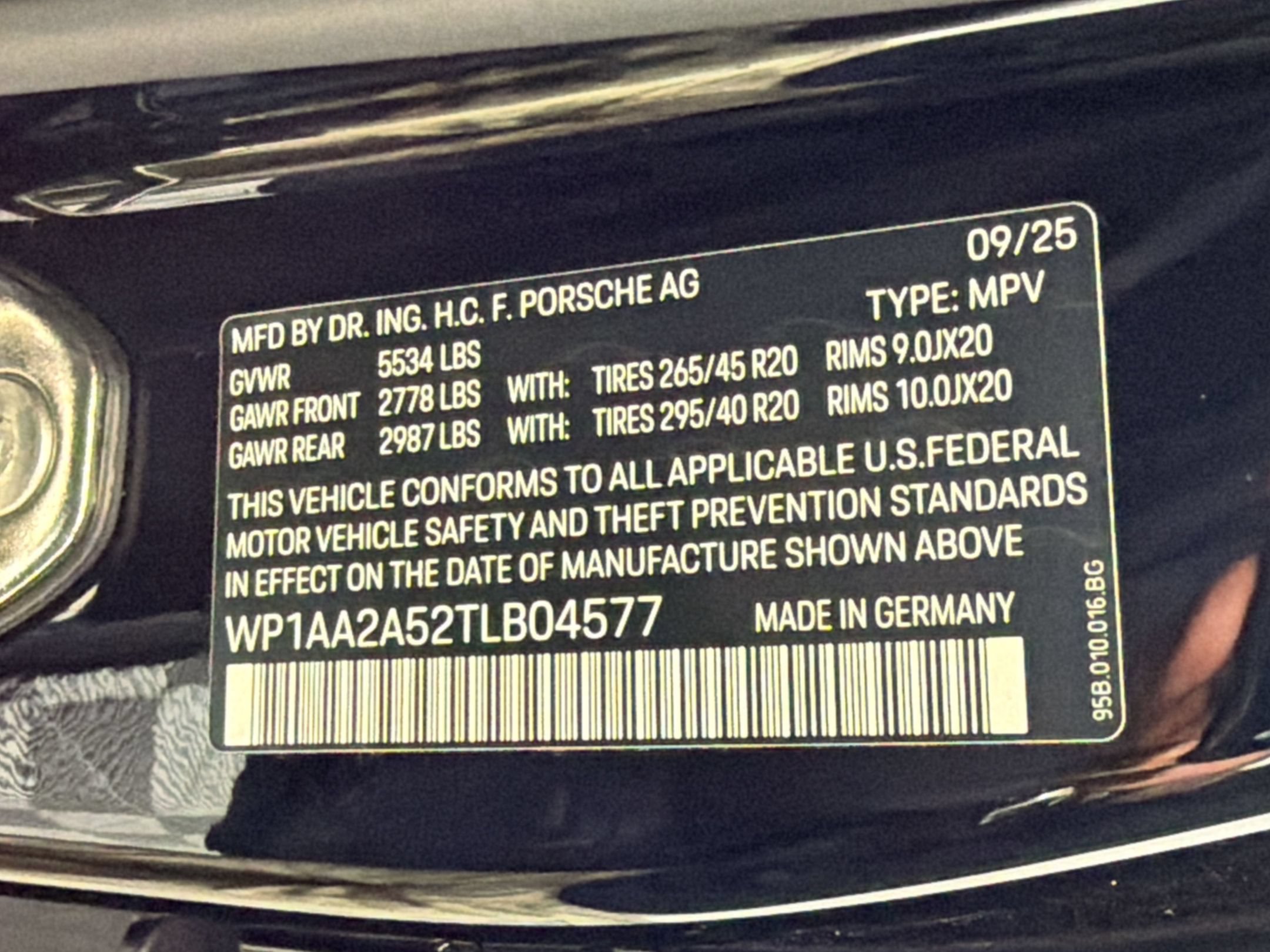 Certified 2026 Porsche Macan AWD/4WD image 24