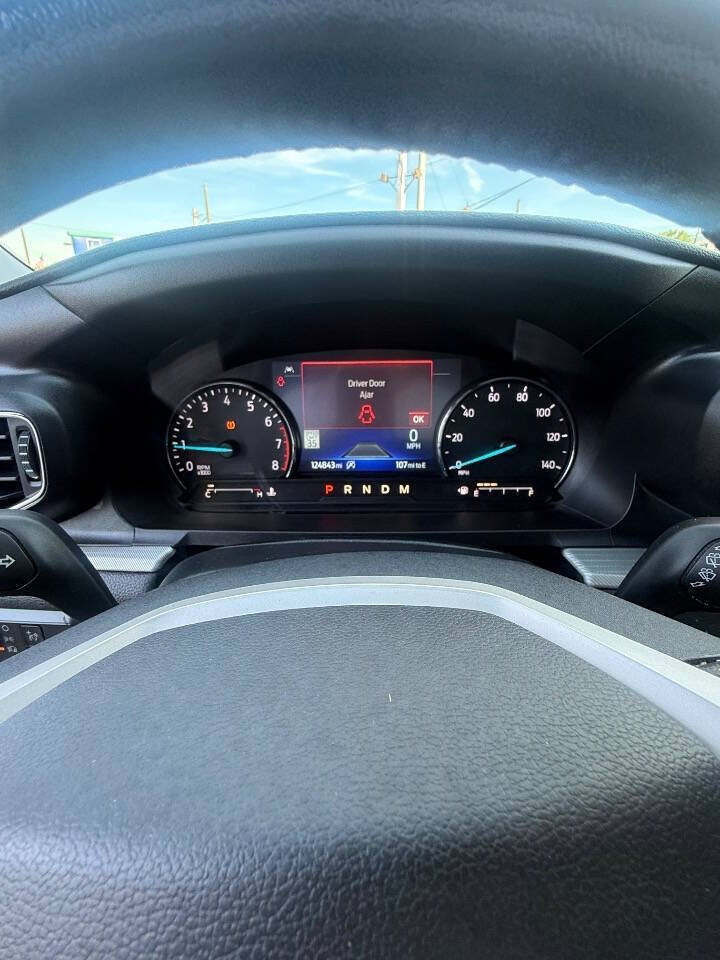 Used 2021 Ford Explorer XLT w/ Equipment Group 202A AWD/4WD image 13