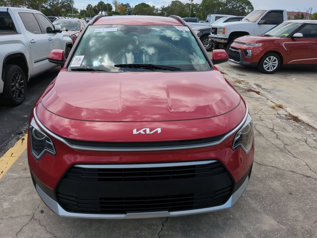 Certified 2025 Kia Niro LX FWD image 4