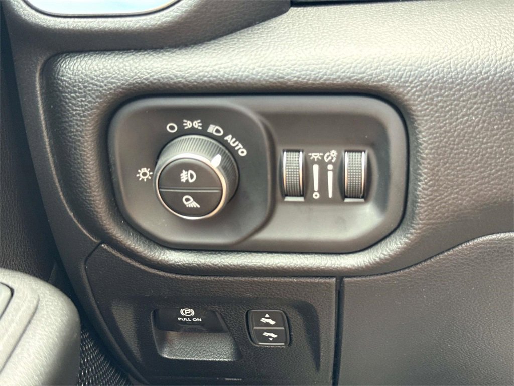 New 2026 RAM 1500 4x4 Crew Cab image 17