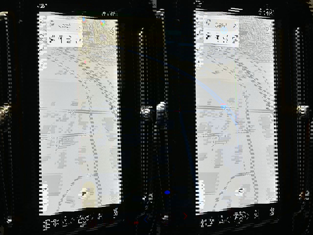 Used 2025 Volvo XC40 B5 Core image 5