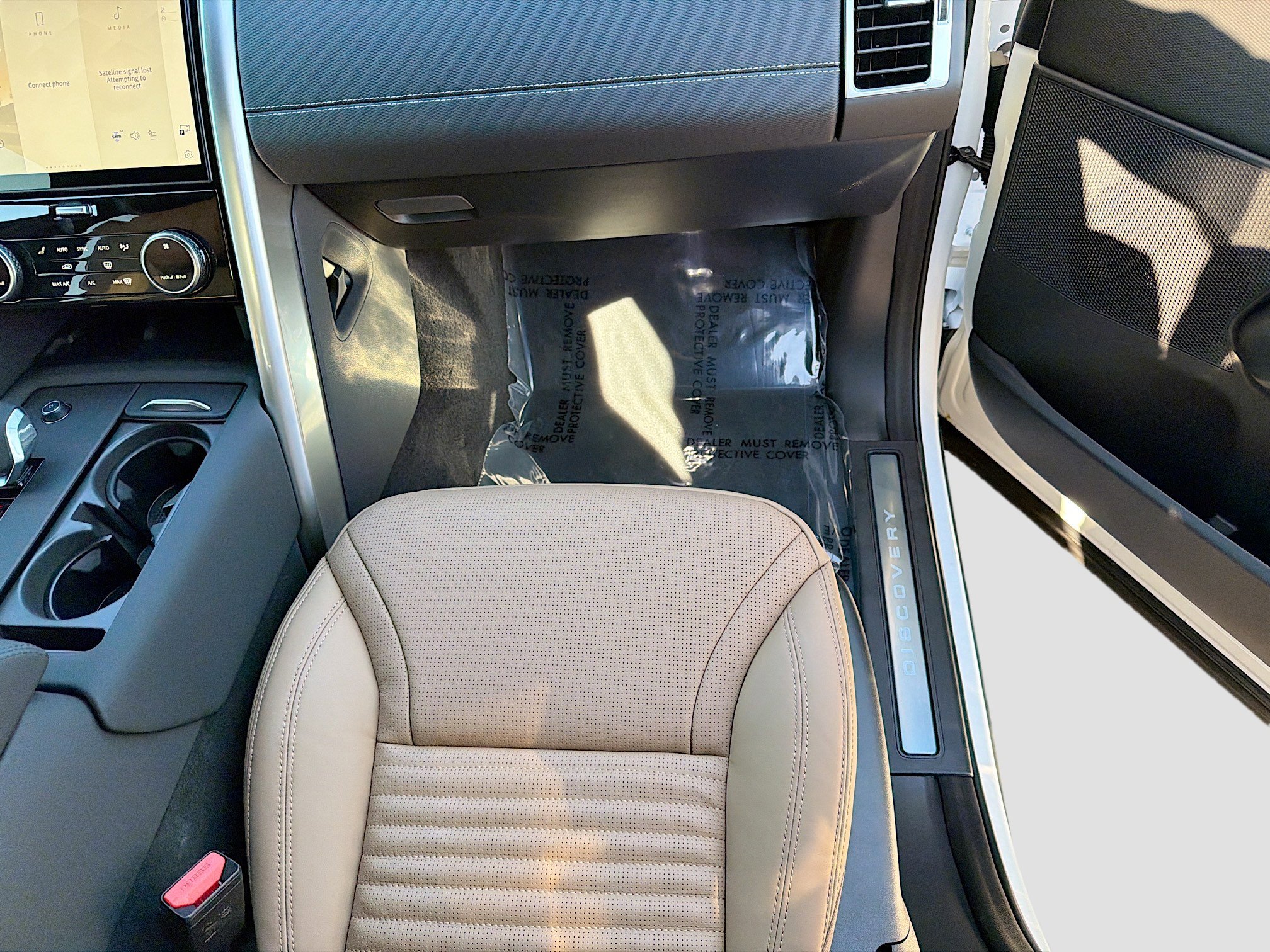 New 2026 Land Rover Discovery Dynamic SE image 18