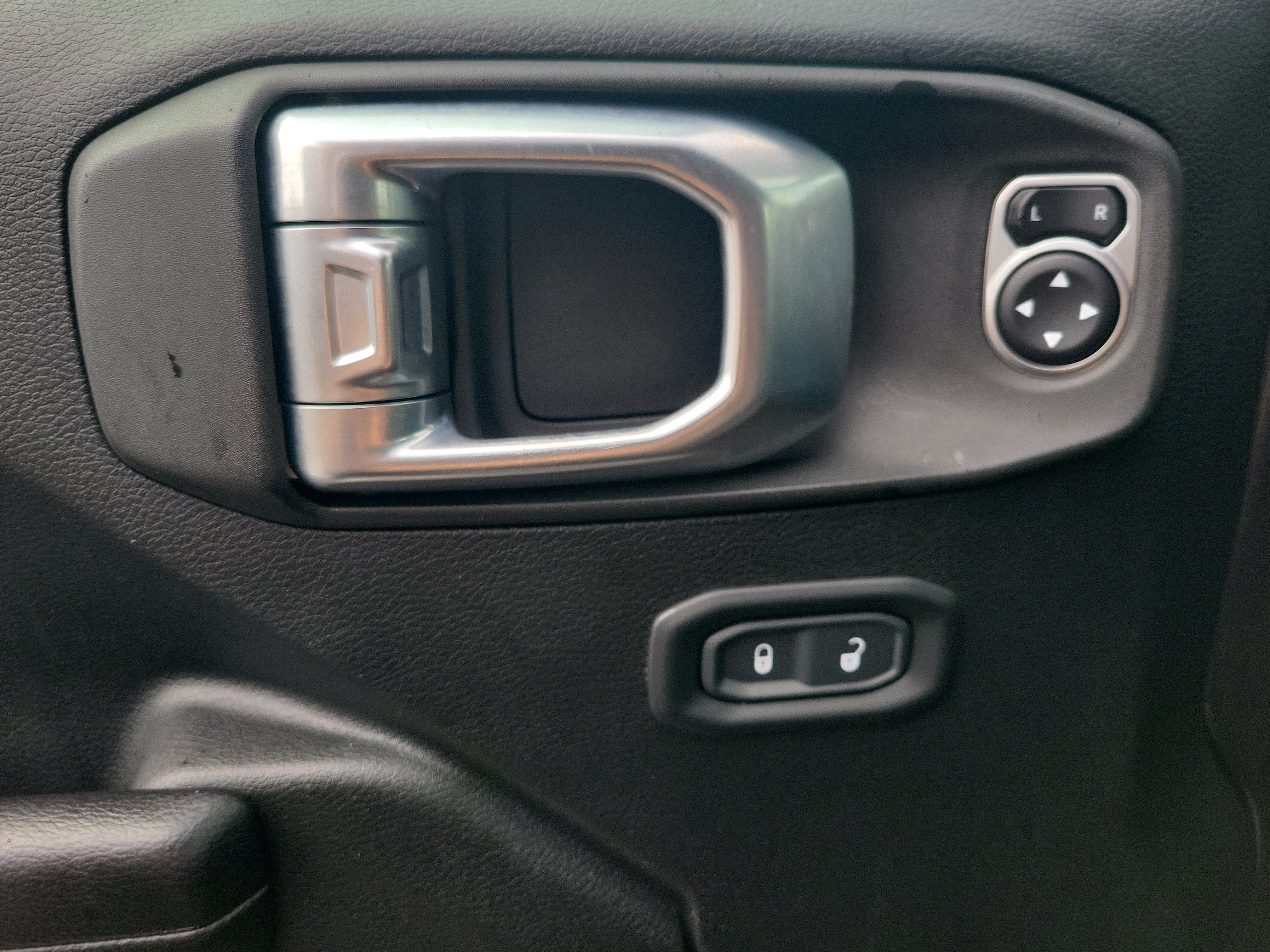 Used 2020 Jeep Wrangler Unlimited Sport S AWD/4WD image 15