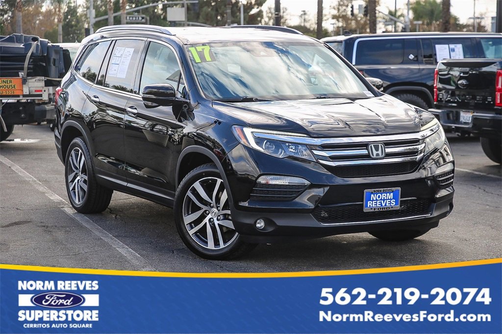 Used 2017 Honda Pilot Touring image 1