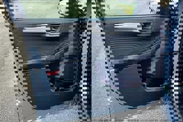 Used 2022 Ford Escape SE w/ Cold Weather Package image 22