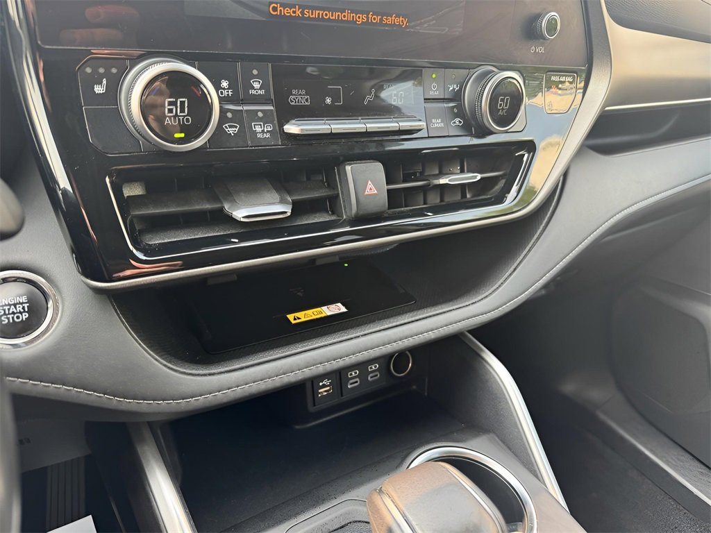 Used 2023 Toyota Highlander XLE image 25