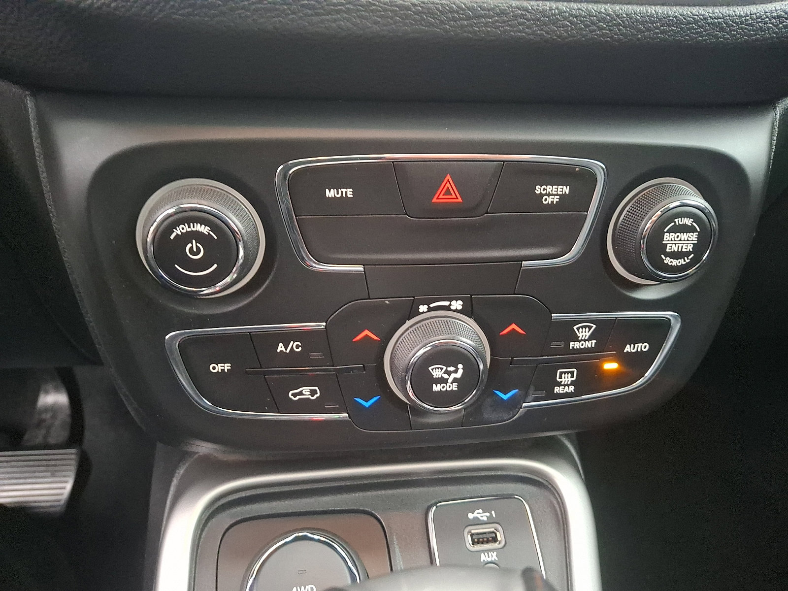 Used 2021 Jeep Compass Latitude w/ Sun and Sound Group AWD/4WD image 15