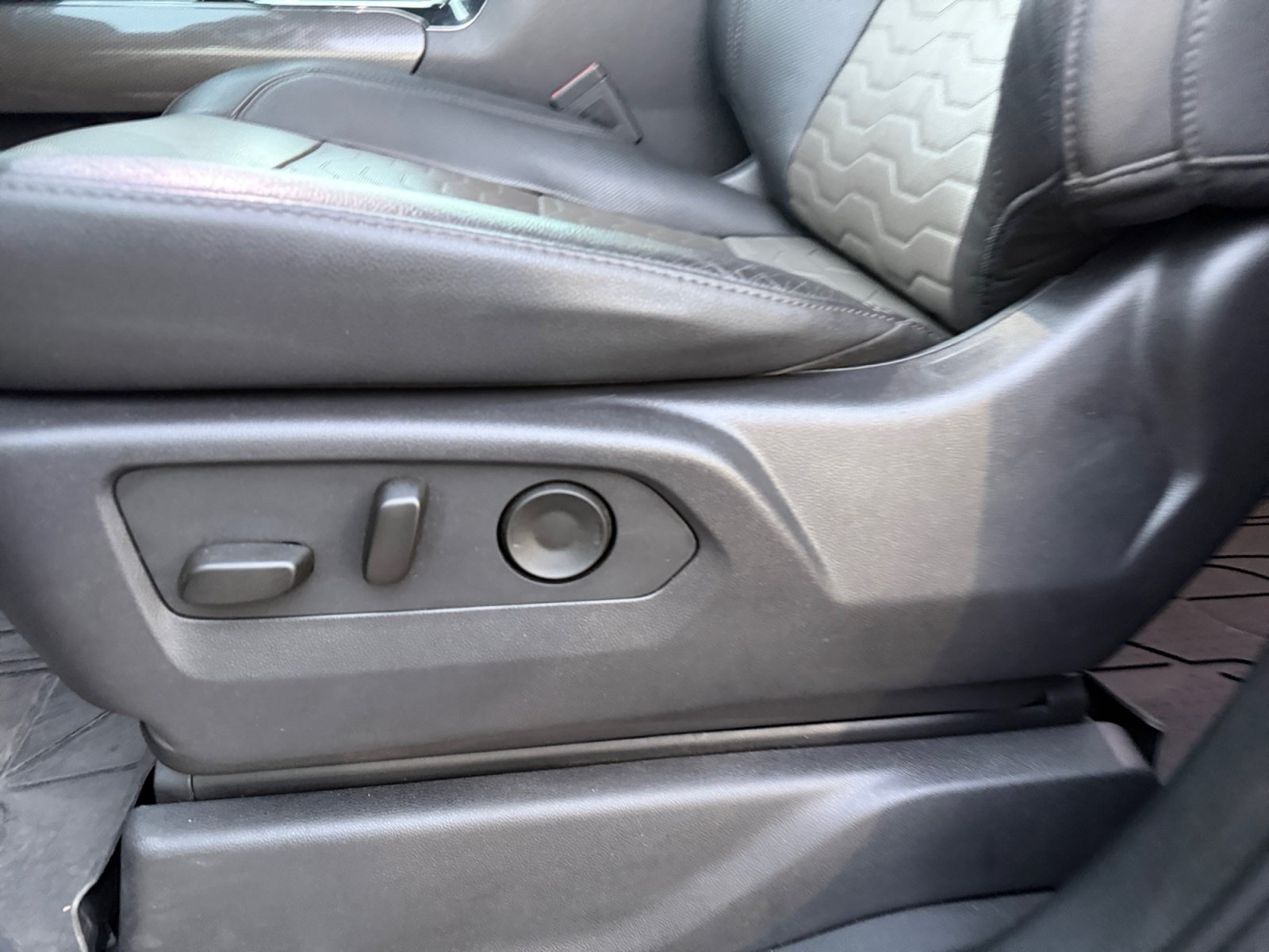 Used 2024 Chevrolet Silverado 1500 ZR2 AWD/4WD image 17