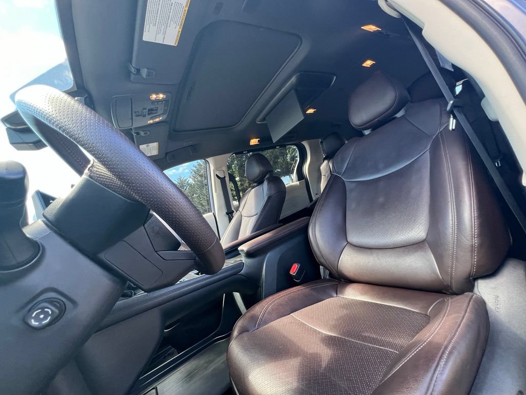 Used 2022 Toyota Sienna Platinum AWD/4WD image 15