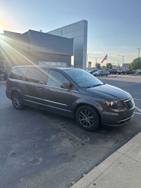 Used 2016 Chrysler Town & Country S w/ Driver Convenience Group