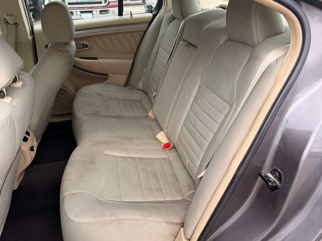 Used 2013 Ford Taurus SE FWD image 11