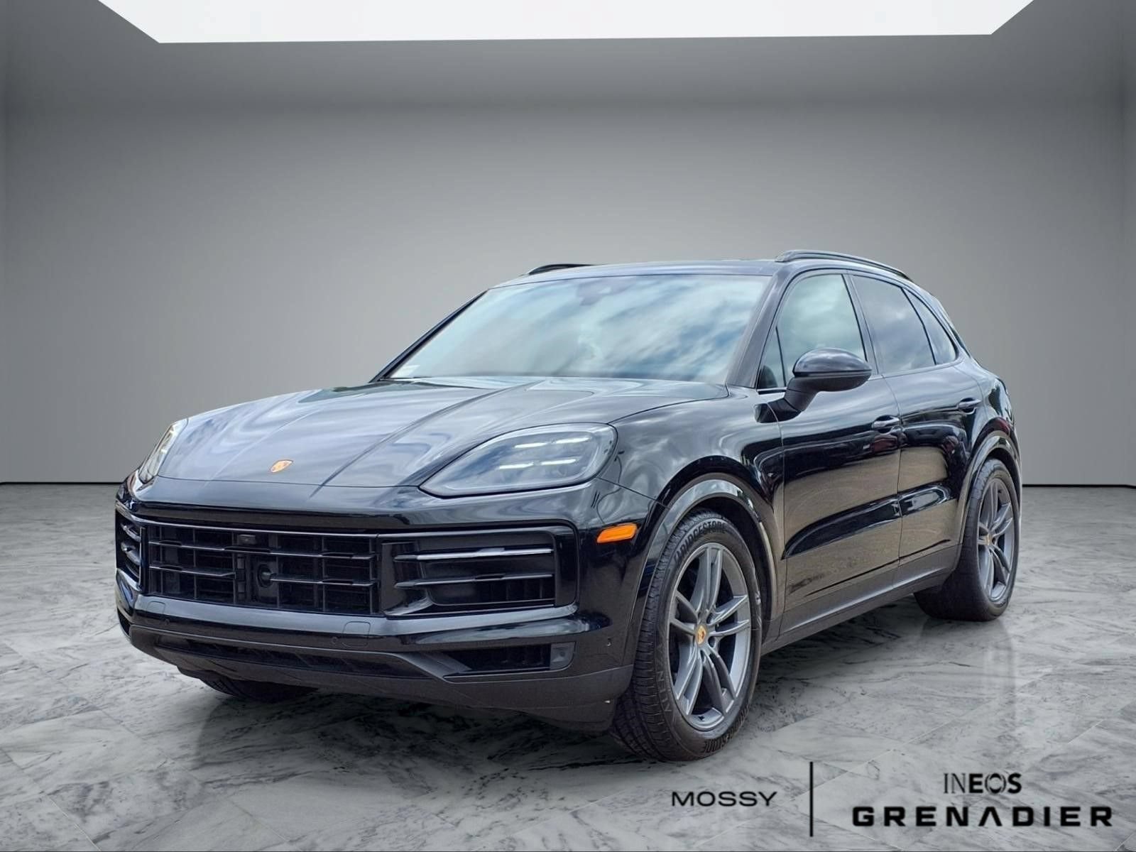 Used 2024 Porsche Cayenne AWD/4WD image 4
